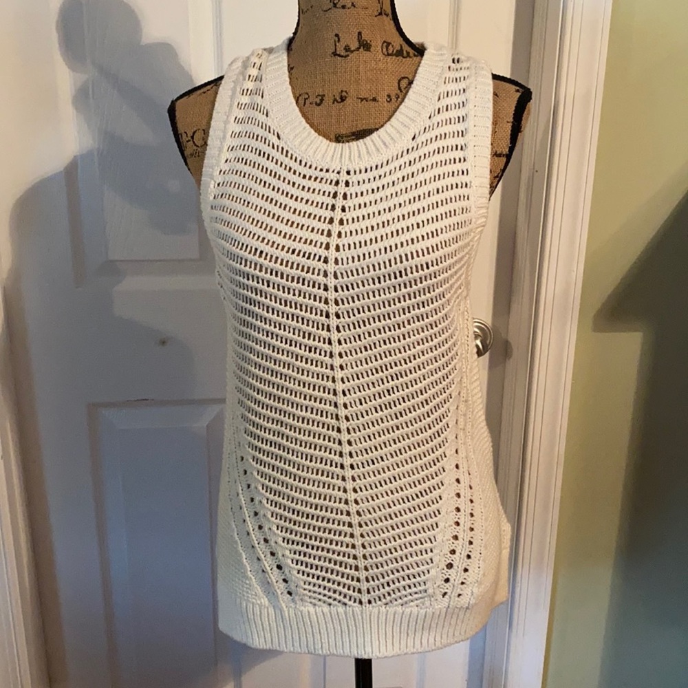 NWT Gap sleeveless sweater size small